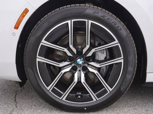 New 2024 BMW i7 xDrive60 image 37