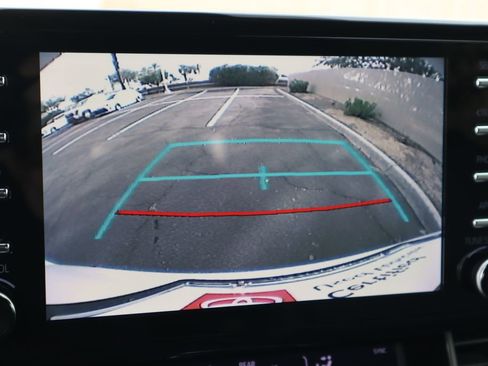 Used 2022 Toyota Sienna XSE image 15