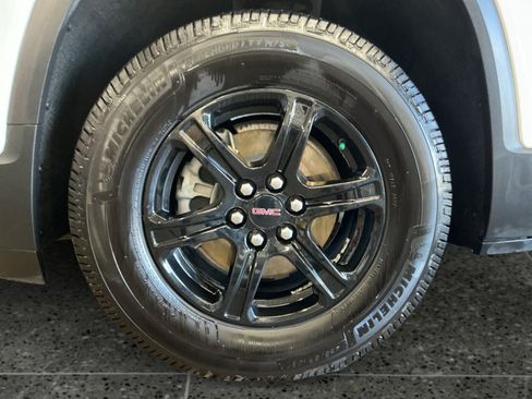 Used 2022 GMC Acadia AT4 w/ Technology Package AWD/4WD image 14