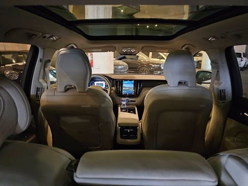 Certified 2023 Volvo XC60 B5 Ultimate image 5
