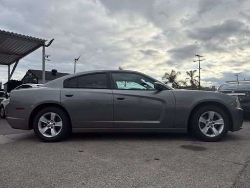 Used 2012 Dodge Charger SE RWD image 29