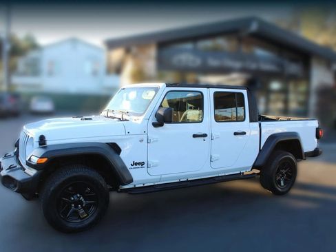 Used 2020 Jeep Gladiator Sport w/ Quick Order Package 24S image 33