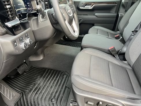 Used 2025 GMC Sierra 1500 Elevation image 16