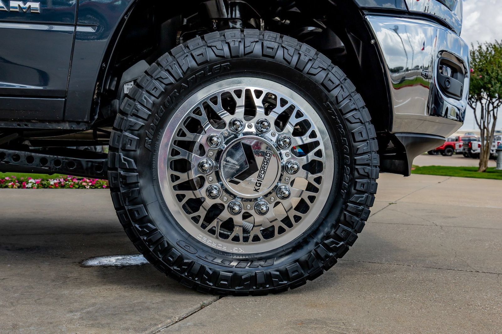 Used 2025 RAM 3500 Laramie AWD/4WD image 12