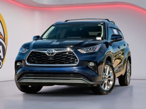 Used 2021 Toyota Highlander Limited AWD/4WD image 1