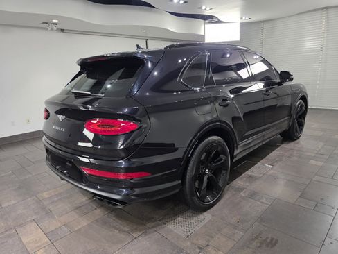 Used 2024 Bentley Bentayga image 24