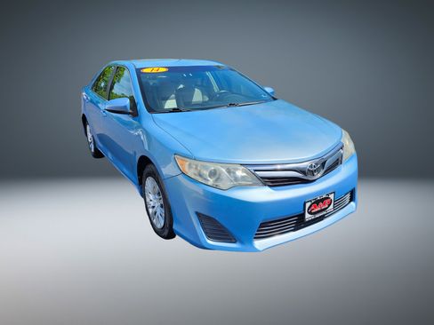 Used 2014 Toyota Camry LE FWD image 1