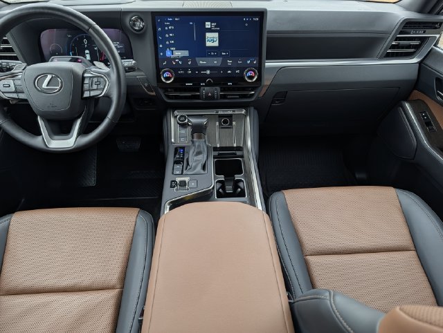 Used 2025 Lexus GX 550 w/ Accessory Package (2T) AWD/4WD image 11
