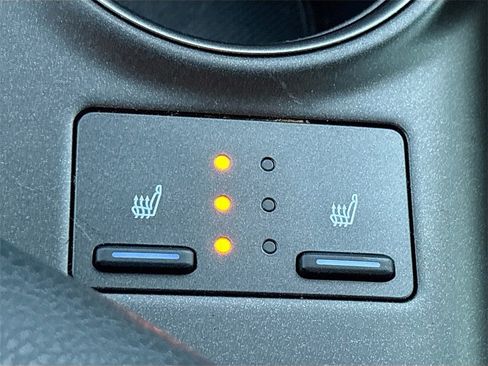 Used 2022 Toyota Camry SE image 19