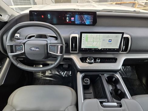 Used 2025 Ford Expedition Active RWD image 8