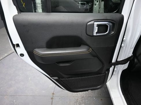 Used 2025 Jeep Wrangler Sahara image 15