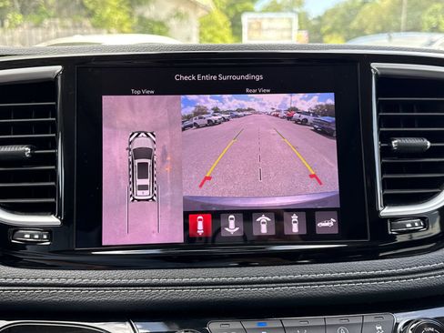 Used 2022 Chrysler Pacifica Limited image 27