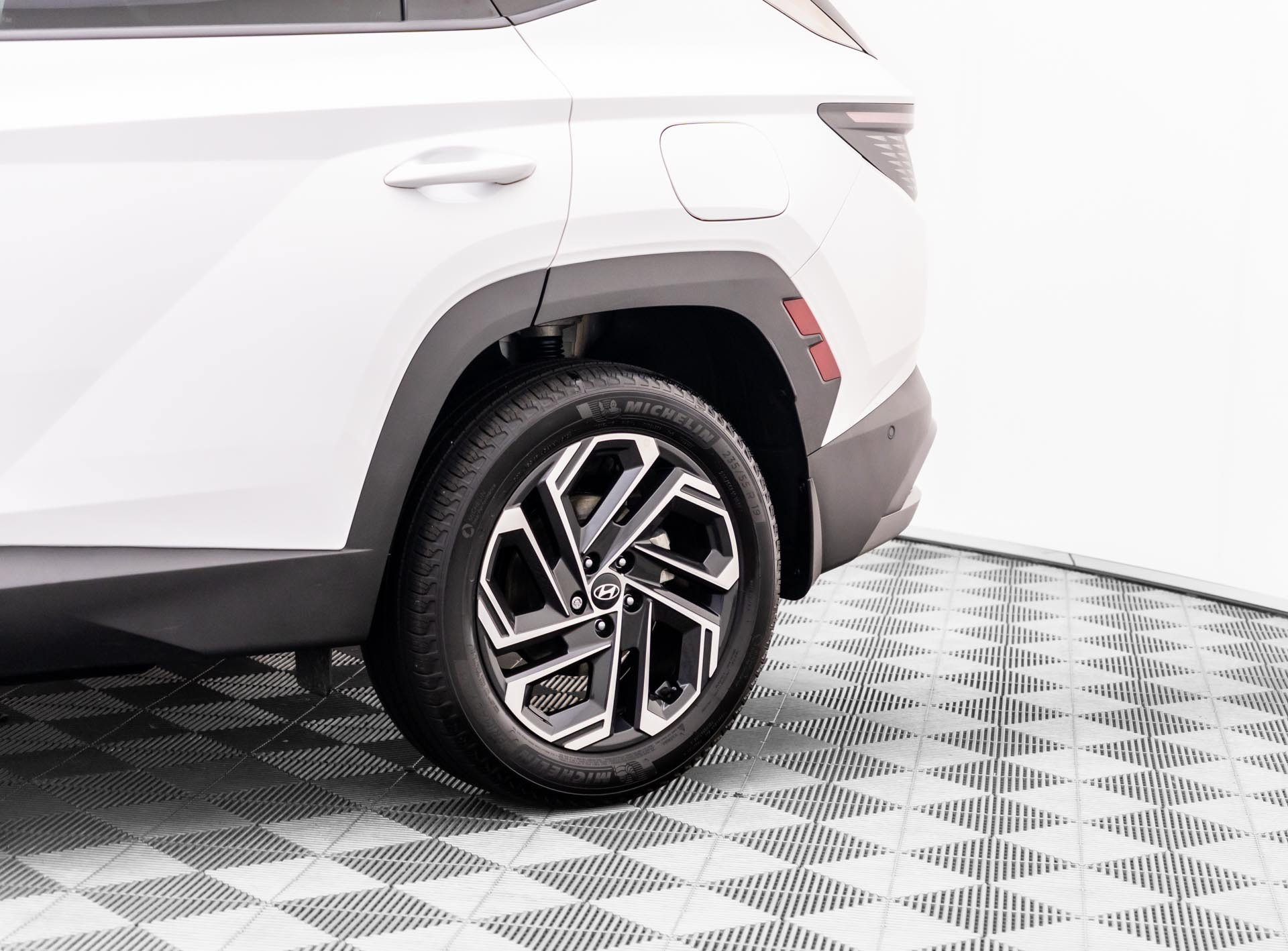 Used 2025 Hyundai Tucson Limited AWD/4WD image 36