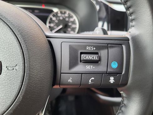 Used 2025 Nissan Pathfinder SV image 19