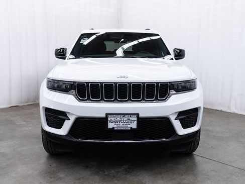 New 2026 Jeep Grand Cherokee Laredo image 2