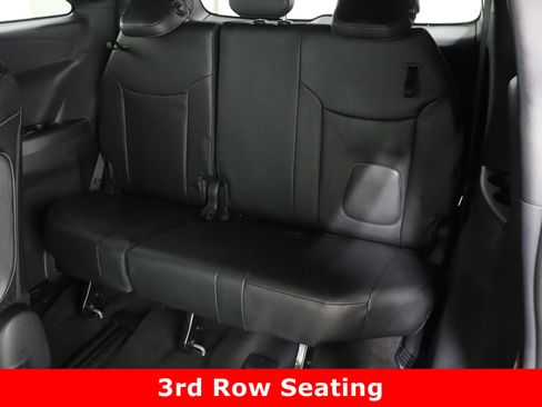 Used 2025 Toyota Sienna XLE Woodland Edition image 35