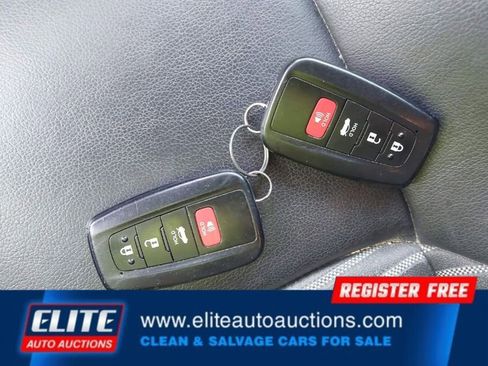 Used 2020 Toyota Corolla XSE image 21