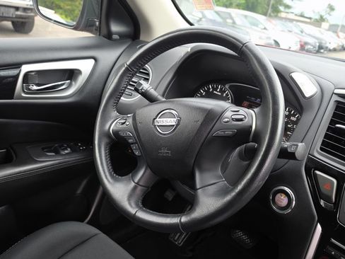 Used 2019 Nissan Pathfinder SV AWD/4WD image 15