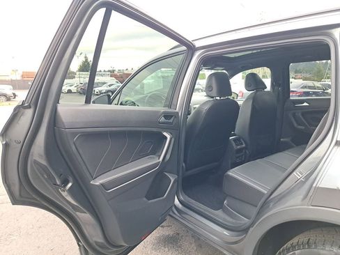 Used 2022 Volkswagen Tiguan SE R-Line image 12