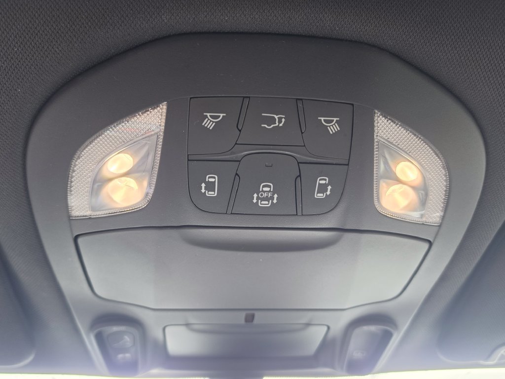 Used 2025 Chrysler Pacifica Limited AWD/4WD image 28