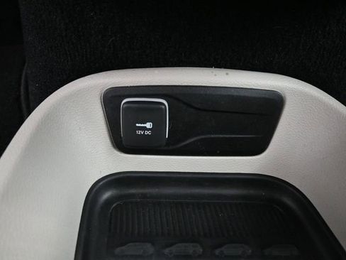 Used 2024 Chrysler Pacifica Touring-L image 14