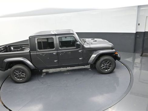 New 2025 Jeep Gladiator Sport image 16