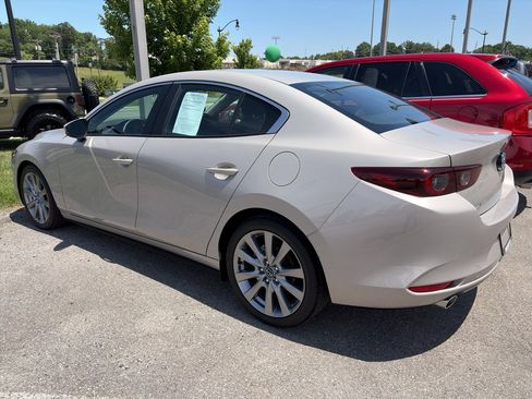 Used 2022 MAZDA MAZDA3 s FWD image 2