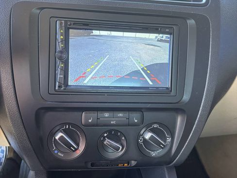 Used 2014 Volkswagen Jetta SE image 12