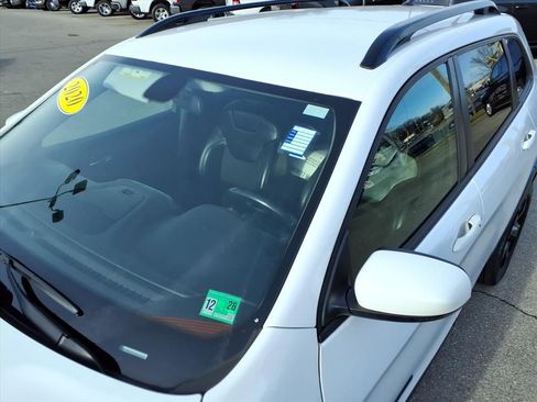 Used 2020 Jeep Cherokee Latitude Plus image 35