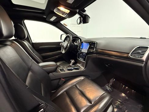 Used 2019 Jeep Grand Cherokee Limited image 17