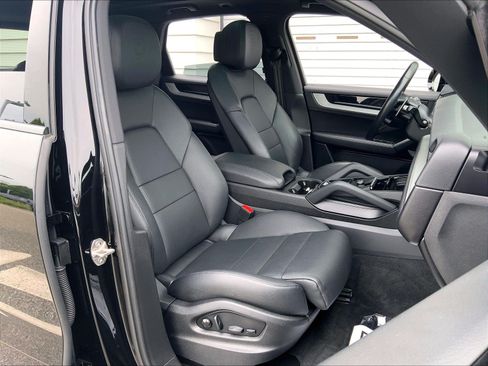 Used 2024 Porsche Cayenne S AWD/4WD image 19