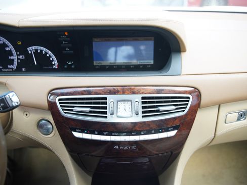 Used 2013 Mercedes-Benz CL 550 4MATIC image 50