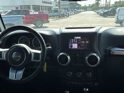 Used 2017 Jeep Wrangler Unlimited Rubicon AWD/4WD image 23