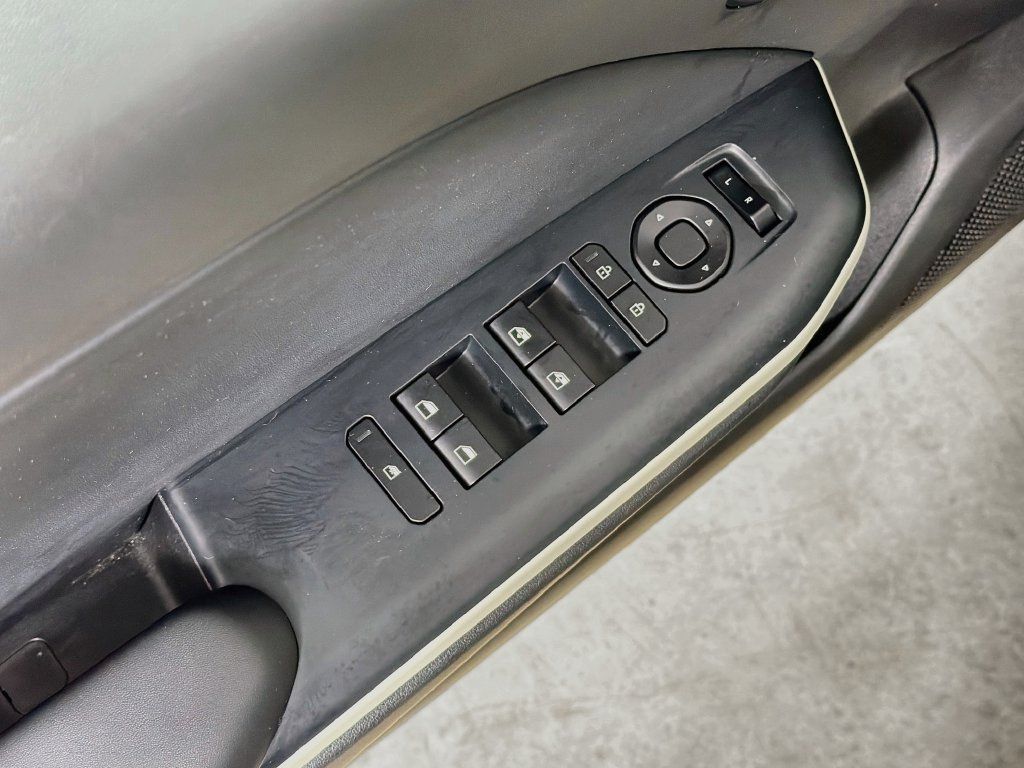 Used 2025 Kia K4 GT-Line w/ GT-Line Premium Package FWD image 18