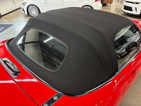 Used 2006 MAZDA MX-5 Miata Grand Touring RWD image 31