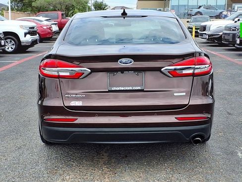 Used 2019 Ford Fusion SE image 4