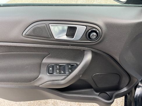 Used 2015 Ford Fiesta SE image 18