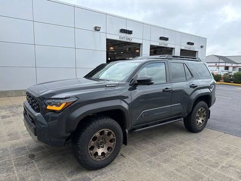 Used 2025 Toyota 4Runner Trailhunter AWD/4WD image 2