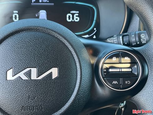 Used 2025 Kia Soul LX w/ LX Technology Package FWD image 23