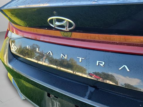 Used 2022 Hyundai Elantra SEL FWD image 23