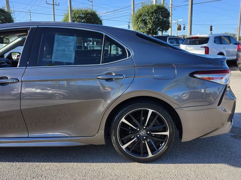 Used 2018 Toyota Camry XSE image 8