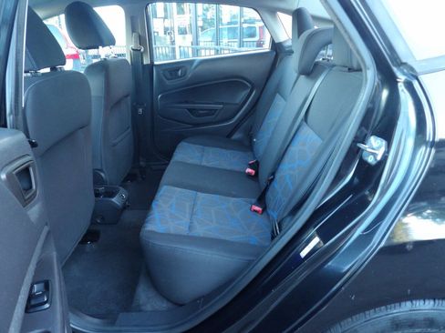 Used 2013 Ford Fiesta SE FWD image 8
