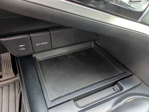 Used 2018 Toyota Camry SE w/ Convenience Package FWD image 13