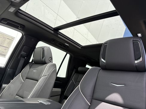 New 2026 Cadillac Escalade Luxury AWD/4WD image 17