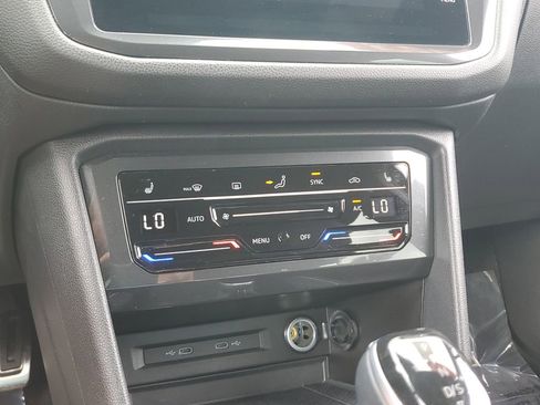 Certified 2023 Volkswagen Tiguan SE R-Line FWD image 28