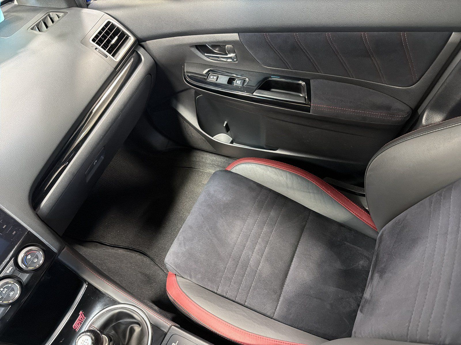 Used 2019 Subaru WRX STI AWD/4WD image 6