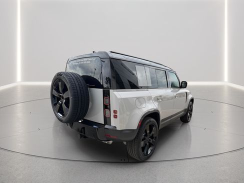 Used 2026 Land Rover Defender 110 S AWD/4WD image 5