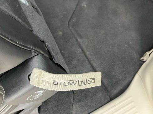 Used 2024 Chrysler Pacifica Touring-L image 18