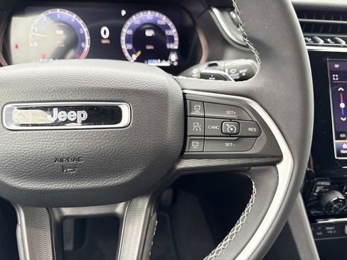 Used 2025 Jeep Grand Cherokee Laredo X image 16