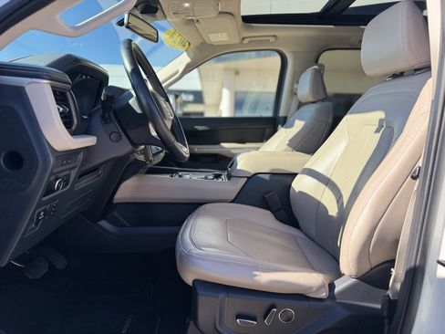 Used 2024 Ford Expedition Max Limited image 9